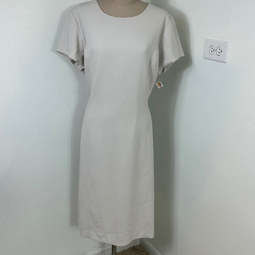 Classic Short-Sleeve Crewneck Midi Dress in Light Gray